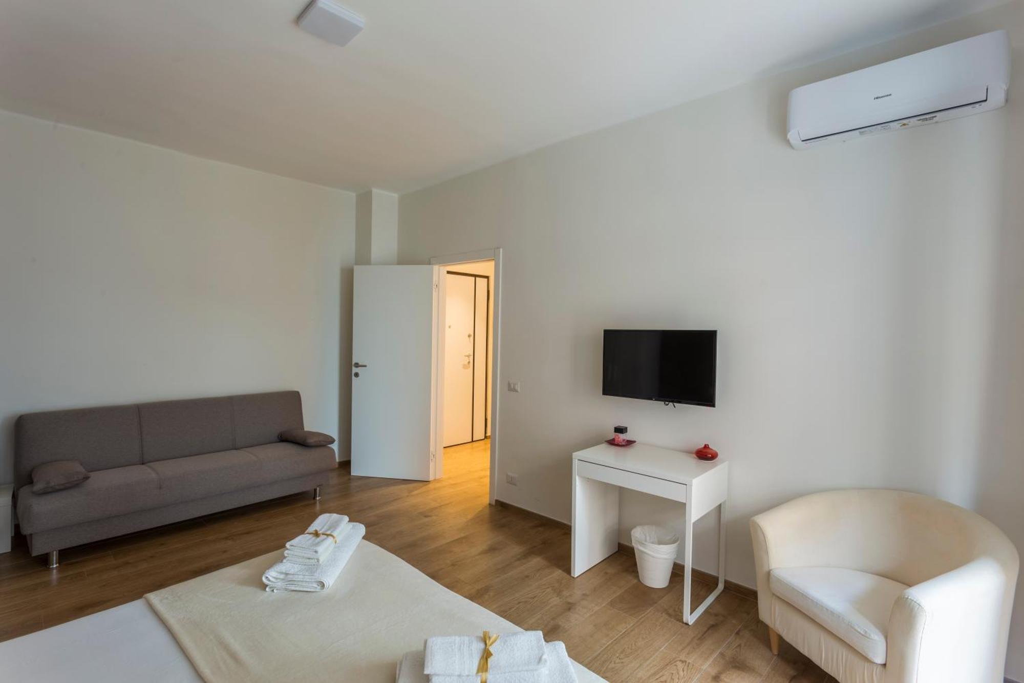 Apartment H49 *
